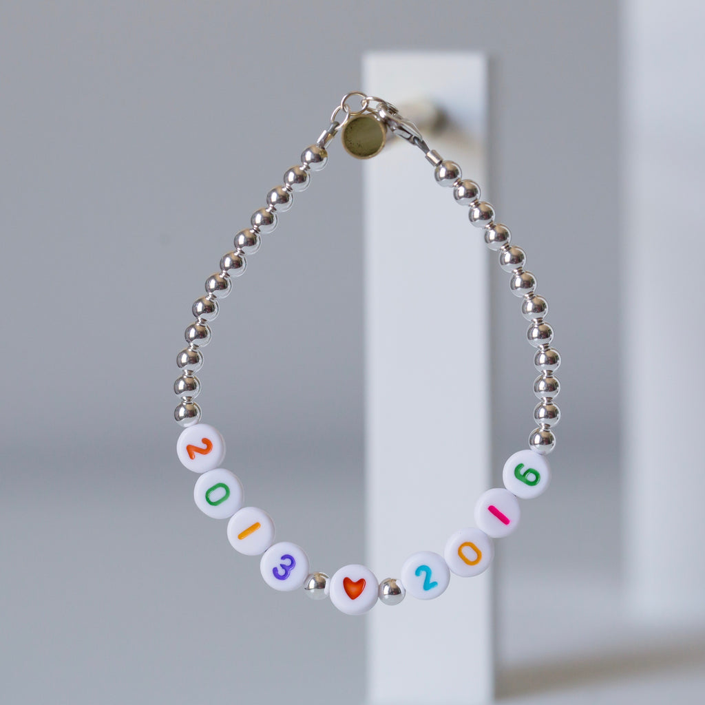Date number bracelet - Pastel numbers on white beads