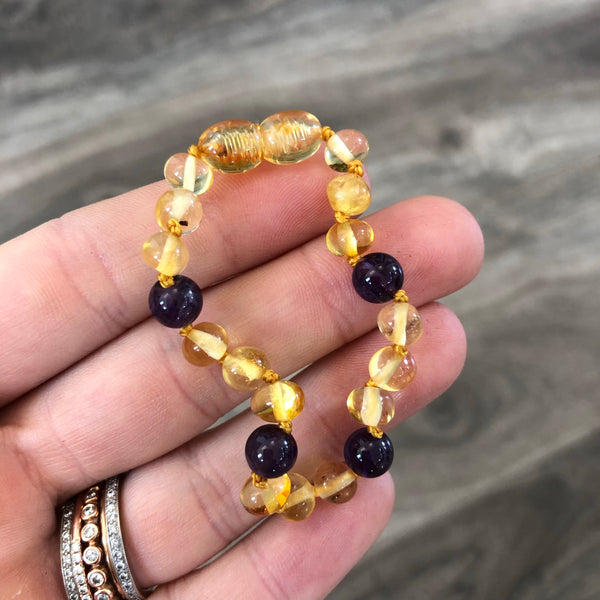 Baltic Amber Baby Bracelet - Polished Lemon + Amethyst